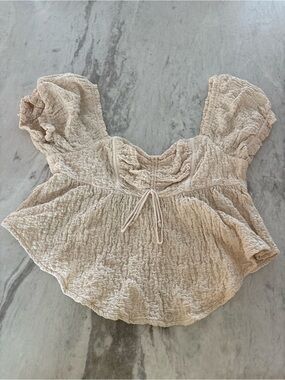 Urban Outfitters Cream Textured Puff-Sleeve Tie-Front Top Size Small